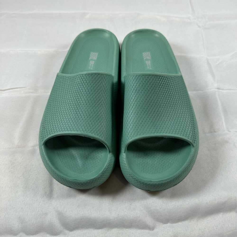 32 degrees Cool Sandals